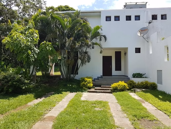 Se venden ambas casas en carretera sur