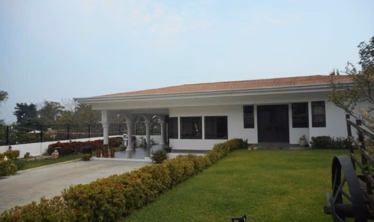 En venta  preciosa casa en carretera sur