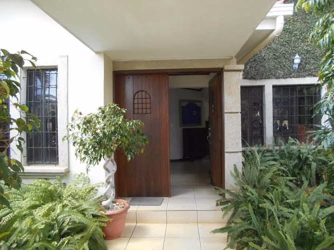 VENTA Hermosa Casa en Santo Domingo / NG