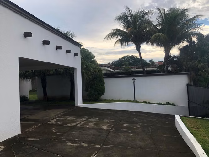 VENTA Hermosa Casa en Santo Domingo / NG
