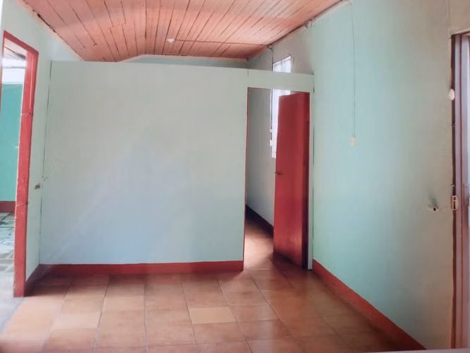 ALQUILO  CASAS EN MONSEÑOR LEZCANO EXCELENTE UBICACION - Imagen 3