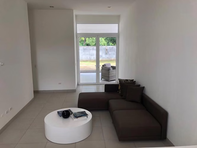En venta preciosa casa en carretera sur nueva, en lindo condominio.