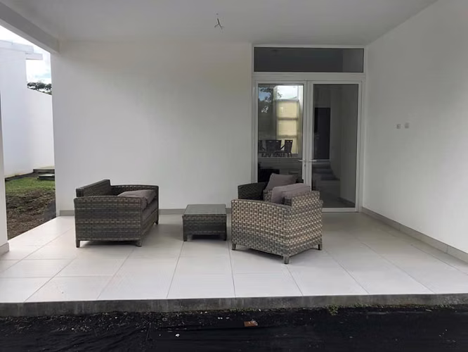 En venta preciosa casa en carretera sur nueva, en lindo condominio.