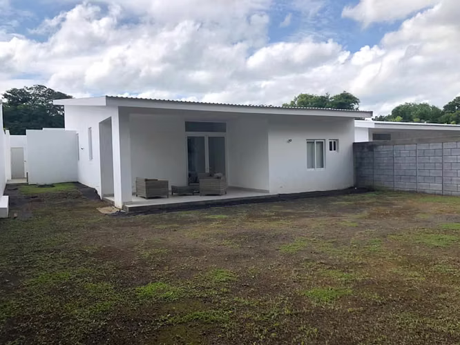 En venta preciosa casa en carretera sur nueva, en lindo condominio.