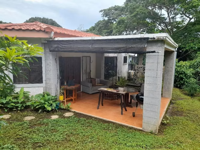 VENTA CASA CON GRAN PATIO EN LAS CUMBRES 5382 - Imagen 5