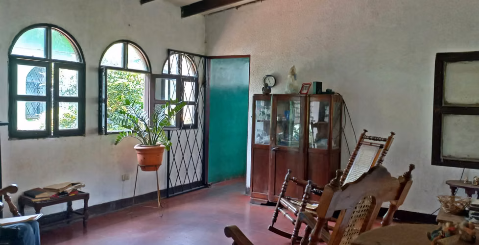 Espaciosa y céntrica casa en venta para oficinas o vivienda. xms