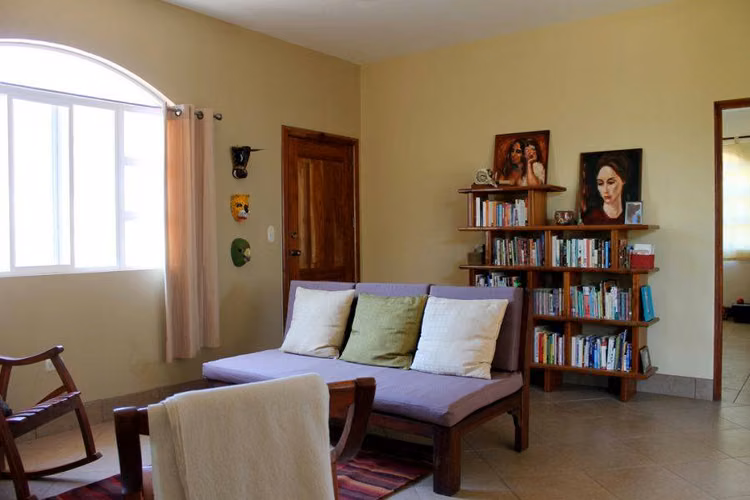 VENTA Casa semi amueblada en Granada / NG