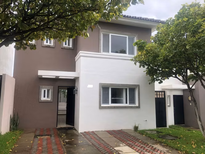 VENTA Casa en Las Colinas / NG