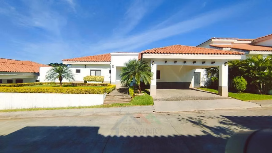 Casa en Santo Domingo Santa Lucia