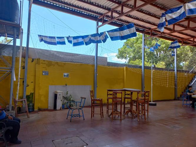 Edificio de dos plantas en venta, para cualquier tipo de negocio.xms