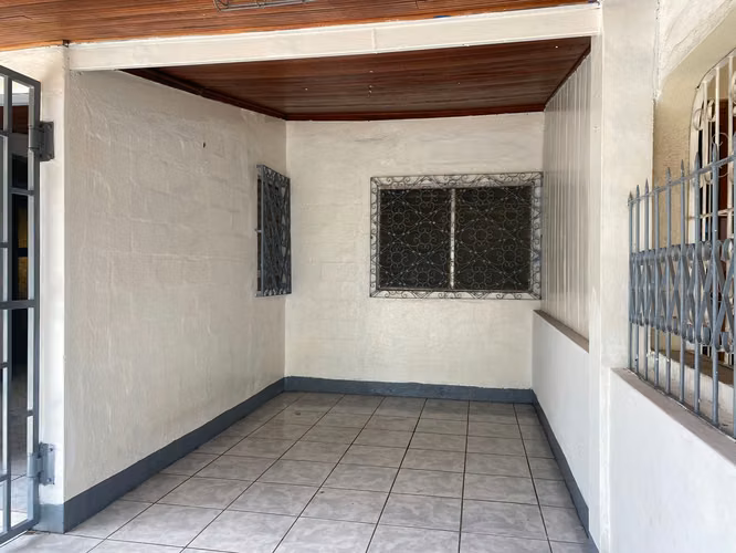 KP-Casa en venta, 10 de Junio