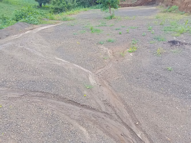 Terreno de 1,700 vrs2. en Villa Fontana Sur. - Imagen 2