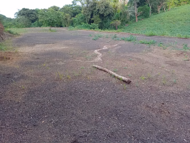 Terreno de 1,700 vrs2. en Villa Fontana Sur. - Imagen 5