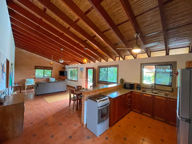 Three Bedroom Ocean View Home With Pool & Separate Suite - $239k - Imagen 15