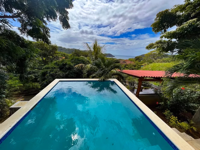 Three Bedroom Ocean View Home With Pool & Separate Suite - $239k - Imagen 2