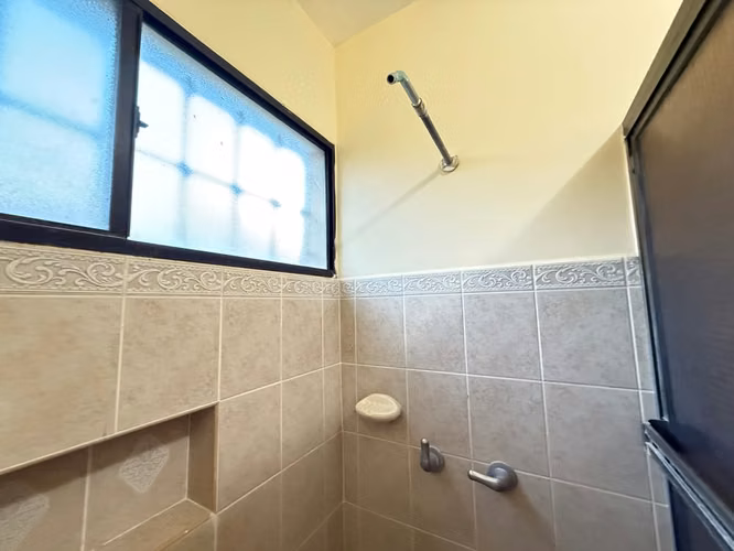 Venta de Casa en el km 12 carretera a masaya. Managua. A 10 metros de la Carretera