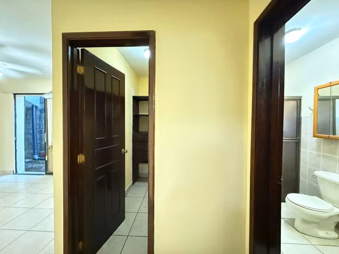 Venta de Casa en el km 12 carretera a masaya. Managua. A 10 metros de la Carretera