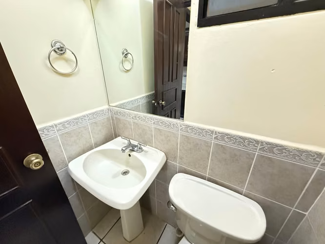 Venta de Casa en el km 12 carretera a masaya. Managua. A 10 metros de la Carretera