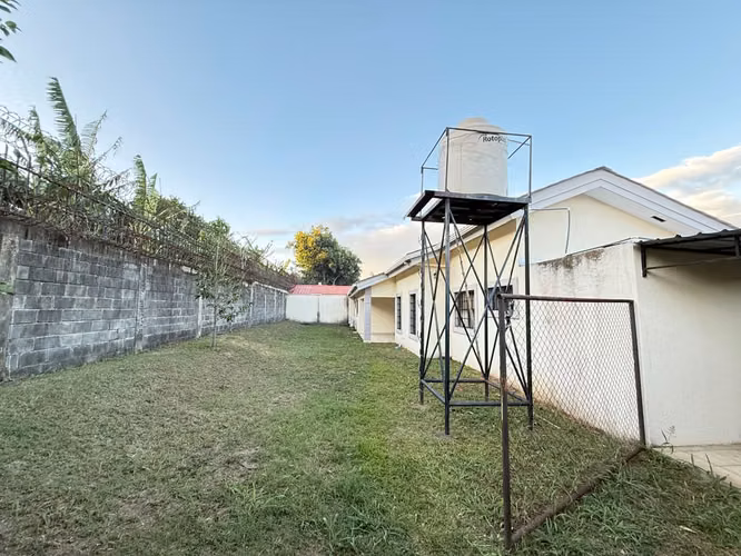 Venta de Casa en el km 12 carretera a masaya. Managua. A 10 metros de la Carretera