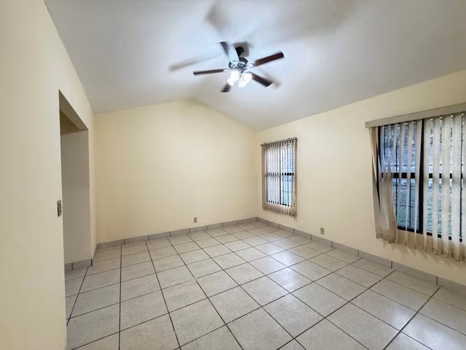 Venta de Casa en el km 12 carretera a masaya. Managua. A 10 metros de la Carretera