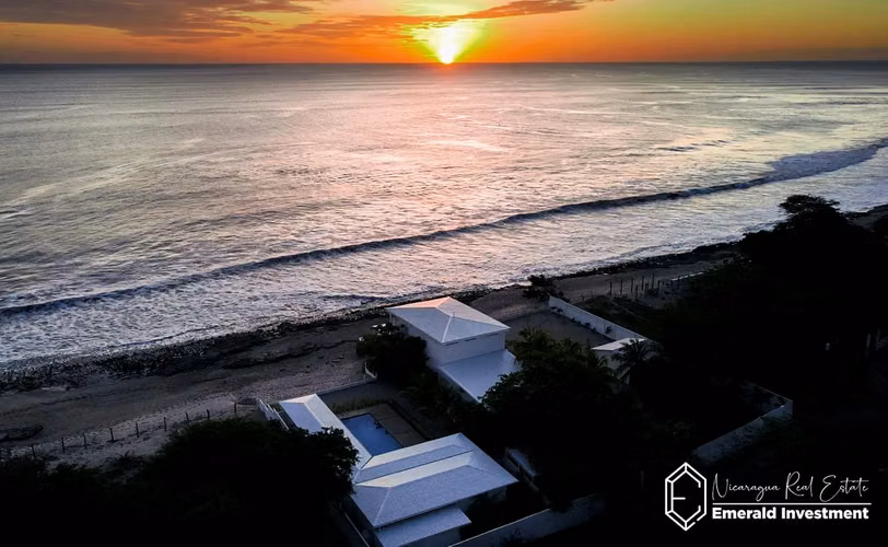 Popoyo Beachfront House With Large Commercial Lot - Imagen 20