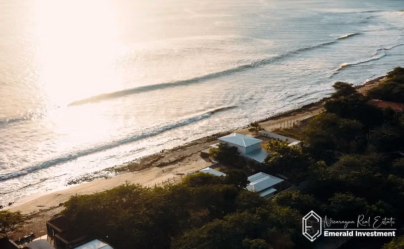 Popoyo Beachfront House With Large Commercial Lot - Imagen 15