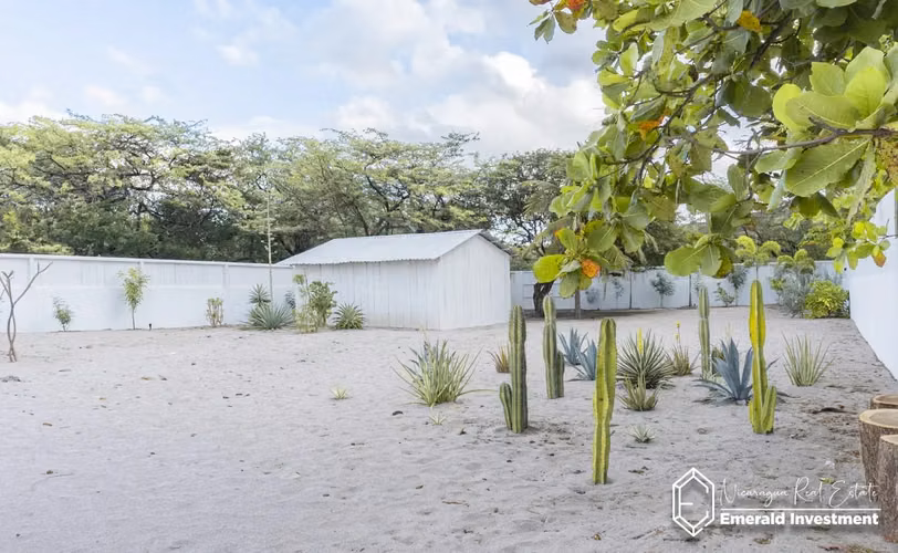 Popoyo Beachfront House With Large Commercial Lot - Imagen 19
