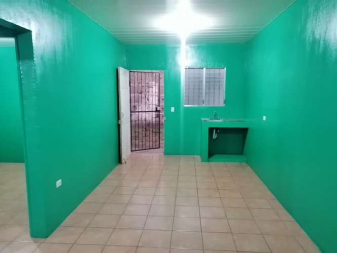 Alquilo casa con 2 habitaciones en $ 120 en el sector contiguo a Valle Sandino