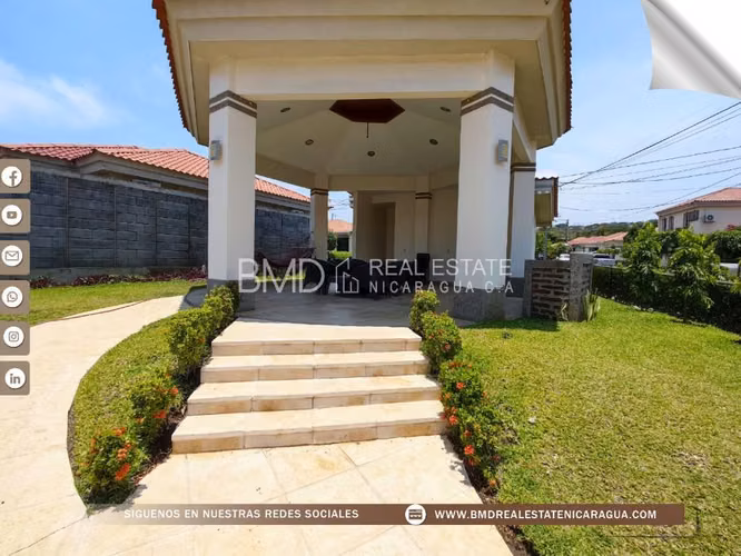 VENTA Casa en Las Cumbres / NG