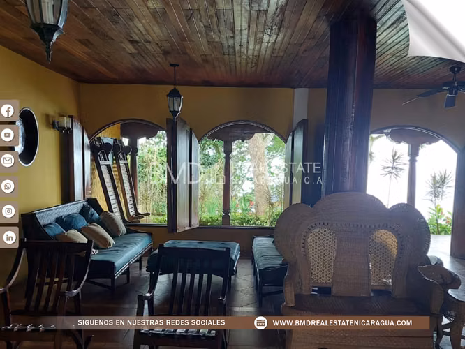 SE VENDE EN SAN JUAN DE ORIENTE CASA CON VISTA PANORAMICA 0309