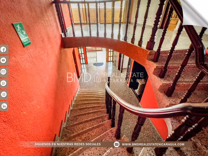 SE VENDE EN BOLONIA PROPIEDAD GRANDE DE 2,100 VRS2 IDEAL PARA HOSTAL, OFICINAS ETC. 0309