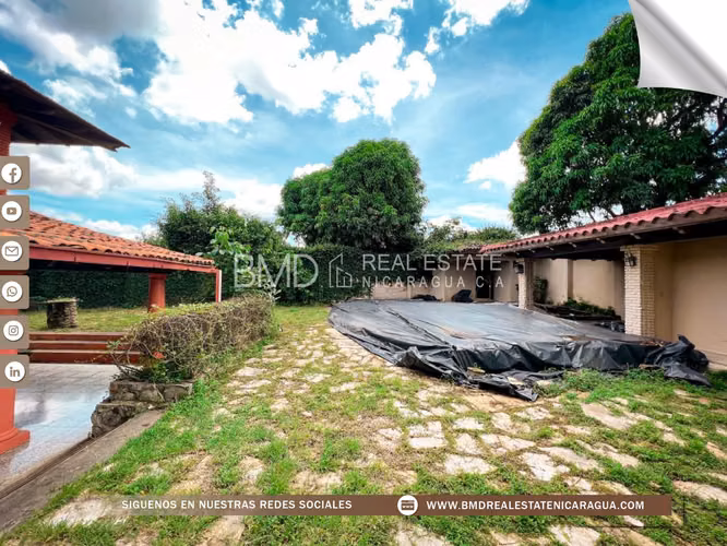 SE VENDE EN BOLONIA PROPIEDAD GRANDE DE 2,100 VRS2 IDEAL PARA HOSTAL, OFICINAS ETC. 0309