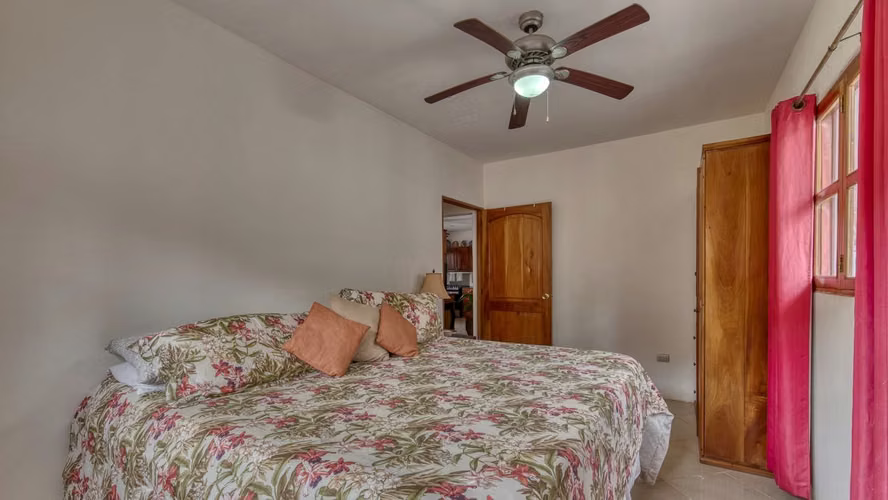 Playa Yankee Surf House - $199k
