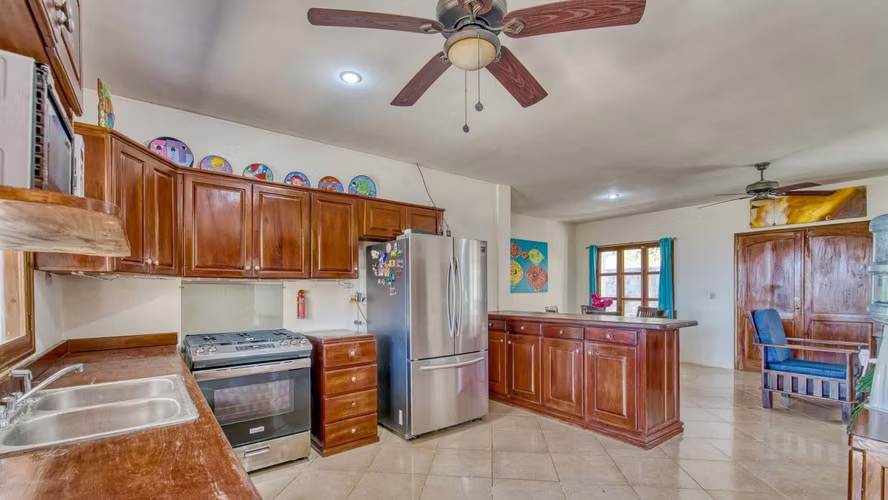 Playa Yankee Surf House - $199k