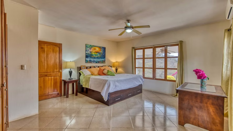 Playa Yankee Surf House - $199k