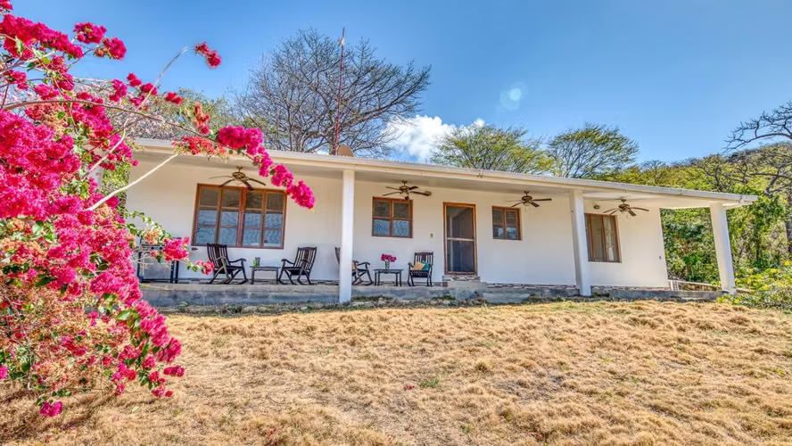 Playa Yankee Surf House - $199k