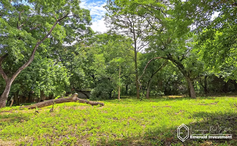 Prime 1.79 Acre Lakefront Development Opportunity In Laguna De Apoyo