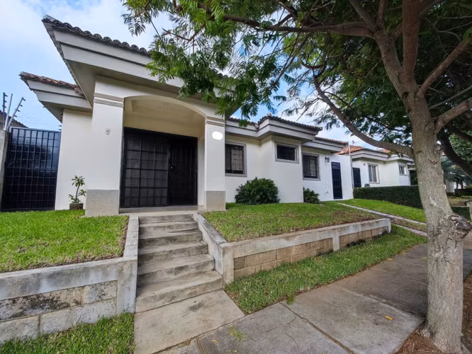 RENTA House in Santo Domingo/ NG