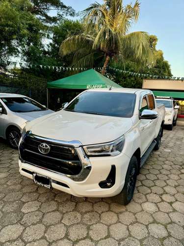 HILUX SRV 2023 AUTOMÁTICA 4x4 CALIDAD TOYOTA FULL EXTRAS