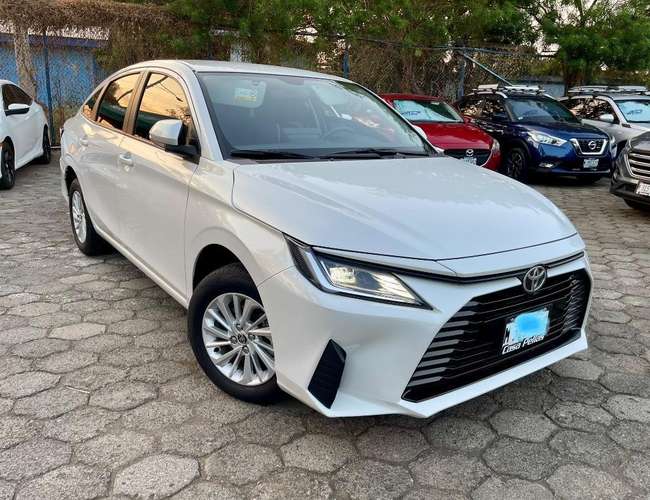 YARIS 2024 MEC FXTRS SEDAN ÚLTIMO MODELO CASI NUEVO