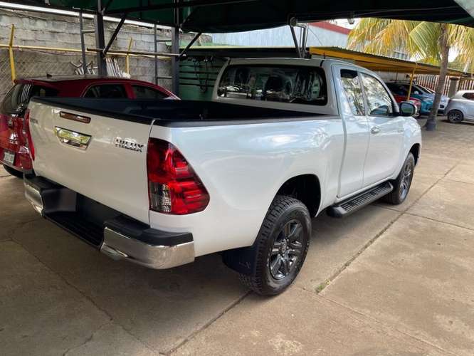 HILUX KING CAB 4x4 NUEVECITA DE PAQUETE VEA Y COMPARE LINDA