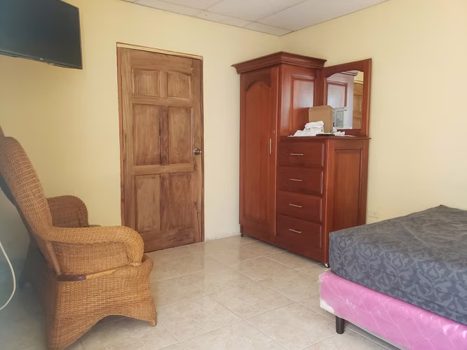 VM  Se vende amplia propiedad en la Ciudad de Granada.
