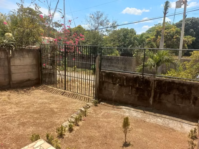 VENDO Hermosa casa a 150mts del mar.