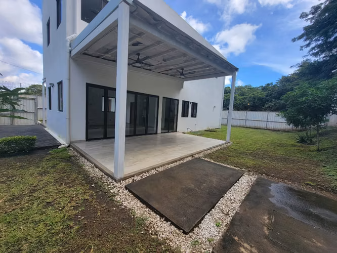 Casa preciosa de 4 habtiaciones con sus baños - Imagen 8