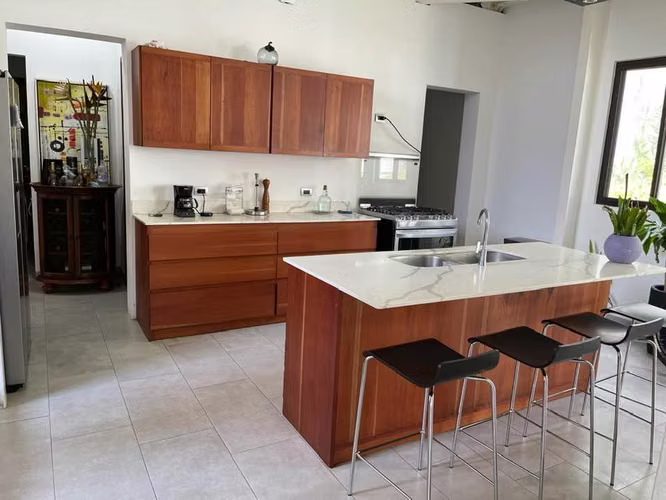 Casa preciosa de 4 habtiaciones con sus baños - Imagen 3