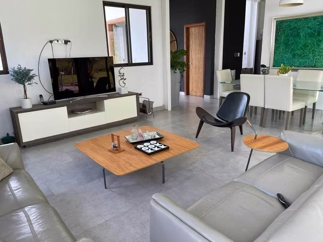 Casa preciosa de 4 habtiaciones con sus baños - Imagen 2