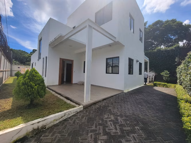 Casa preciosa de 4 habtiaciones con sus baños - Imagen 10
