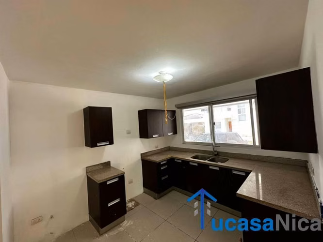 Preciosa Casa en Santo Domingo con Acceso a Piscina Comunal - Imagen 5