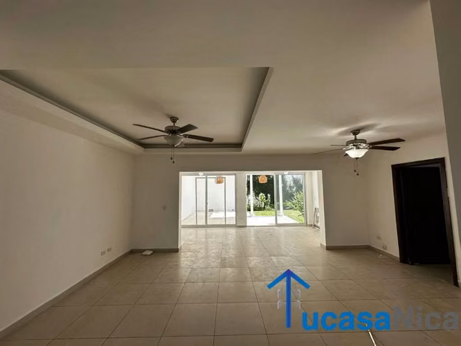 Preciosa Casa en Santo Domingo con Acceso a Piscina Comunal - Imagen 3
