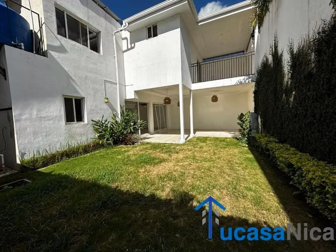 Preciosa Casa en Santo Domingo con Acceso a Piscina Comunal - Imagen 11